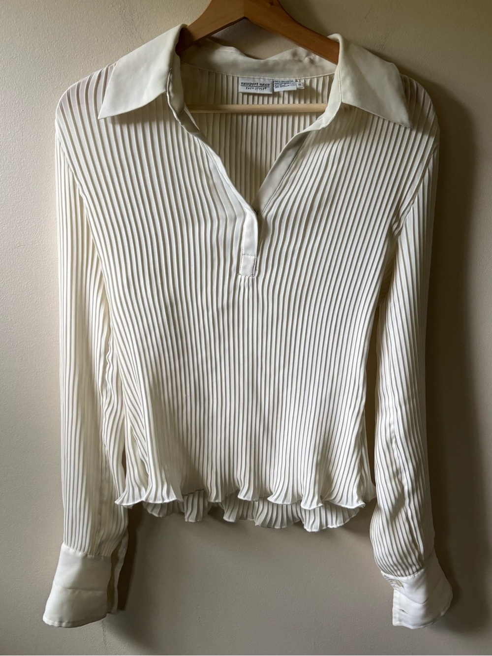 Newport News Vintage Pleated Cream Long-Sleeve Collared Top